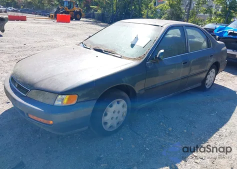 1997 Honda Accord z USA, uszkodzony, nr VIN 1HGCB5635VA037872